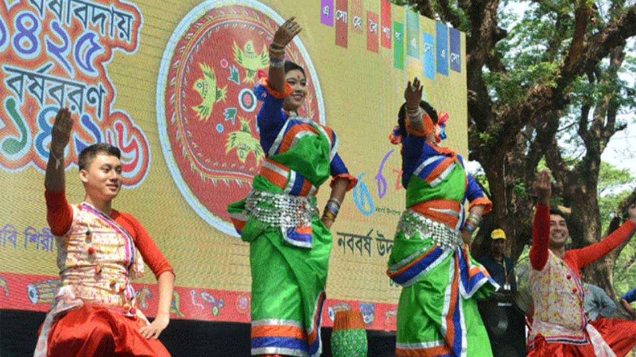 চট্টগ্রামে বর্ণাঢ্য আয়োজনে শুরু বর্ষবিদায় ও বর্ষবরণ