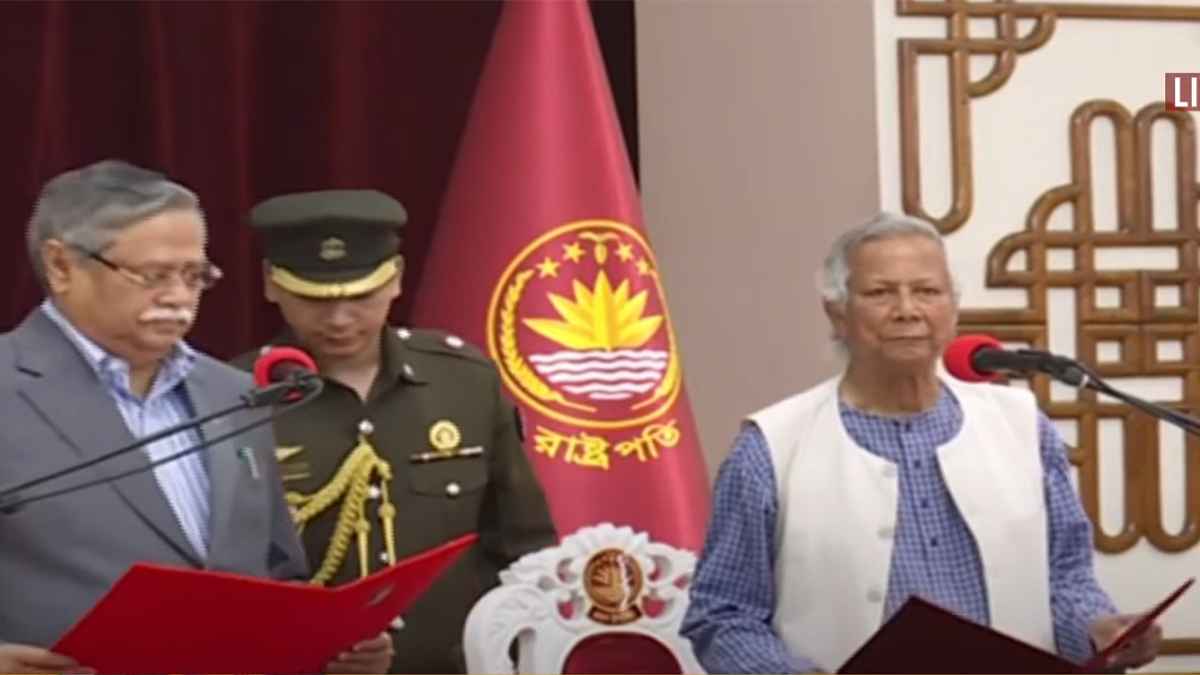 ড. ইউনূসের নেতৃত্বে শপথ নিয়েছেন অন্তর্বর্তী সরকারের উপদেষ্টারা