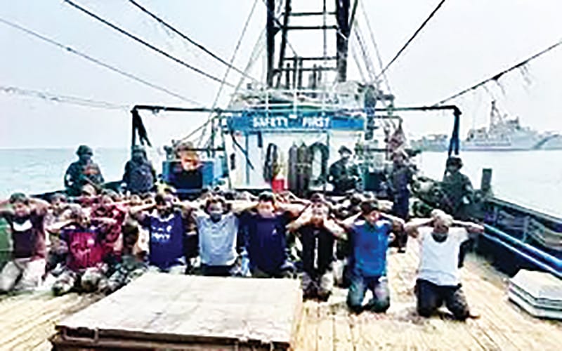 ভারতে অন্তরীণ ৭৮ নাবিকের খাবার শেষ, উৎকণ্ঠায় স্বজনরা