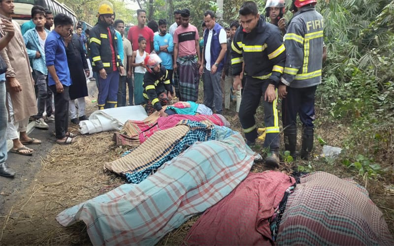 রক্তে রঞ্জিত চট্টগ্রামের লোহাগাড়া